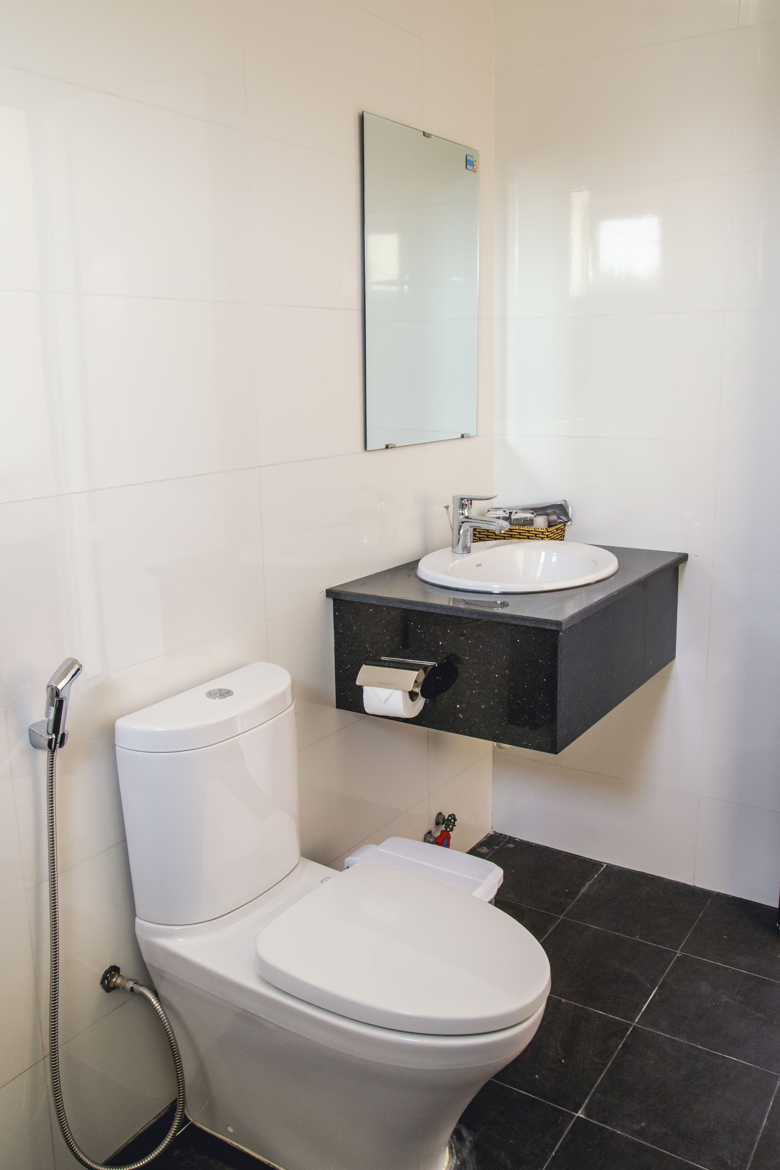 shower, rainfall showerhead, free toiletries, hair dryer