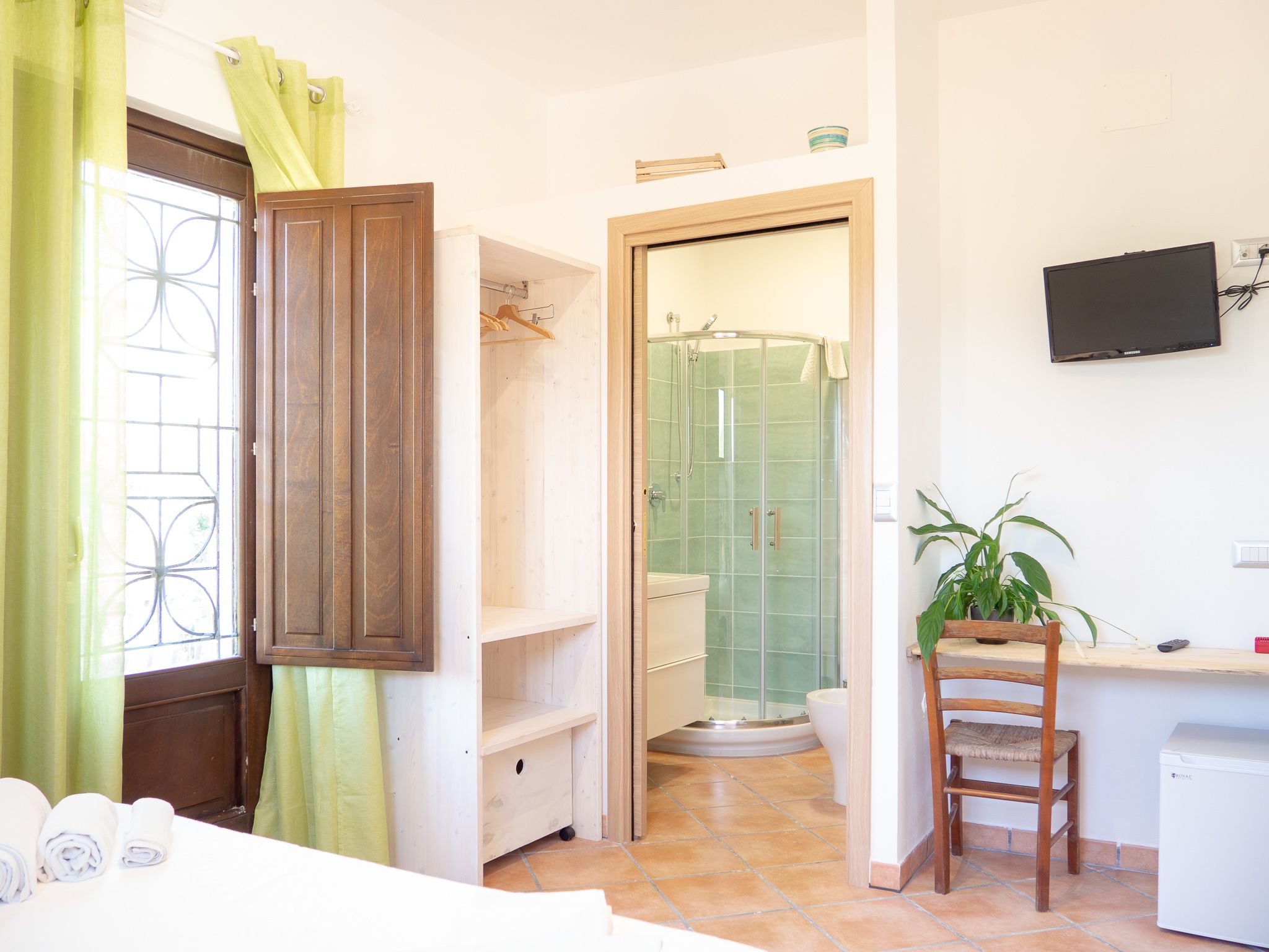 Classic Double Room, 1 Queen Bed, Private Bathroom, Garden View | Bathroom