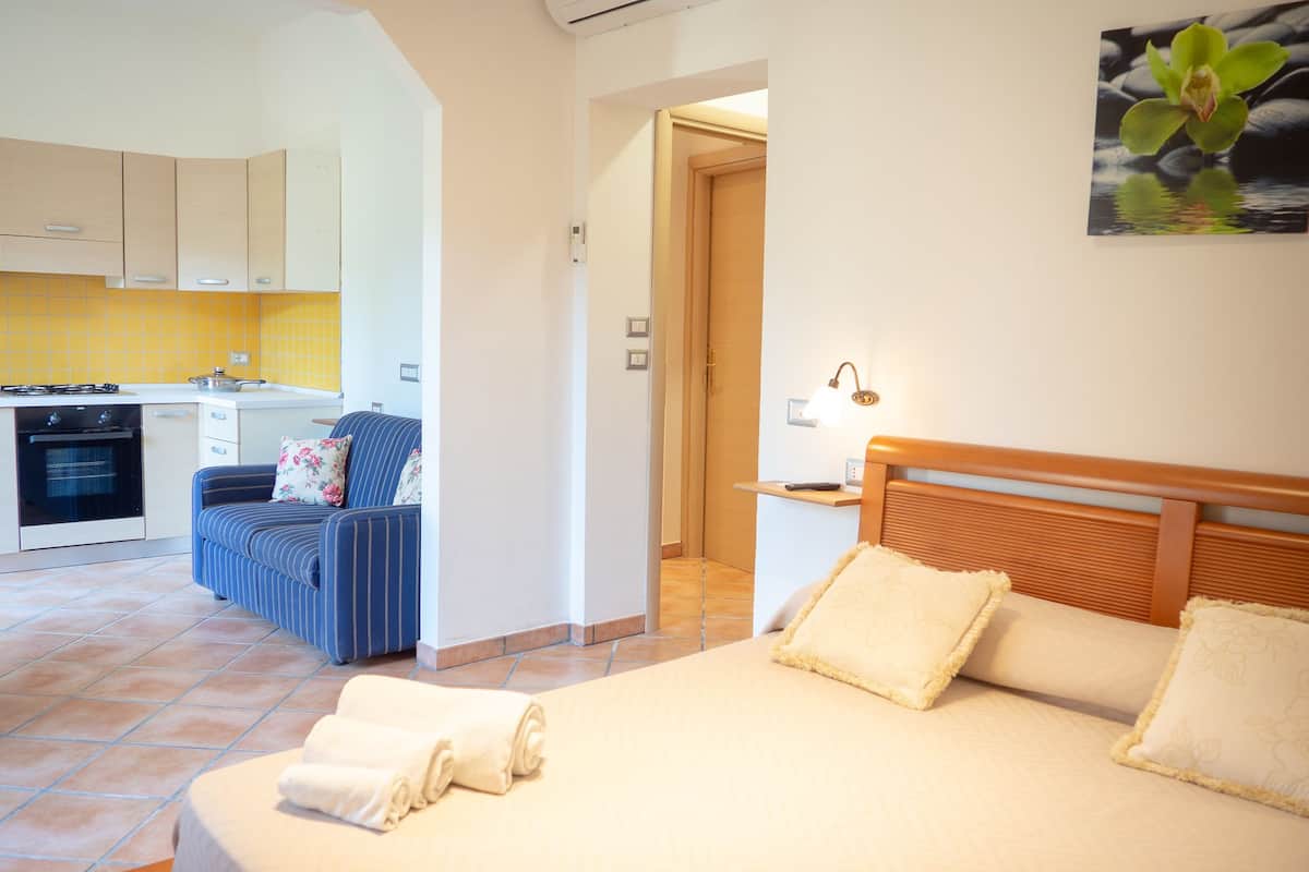 Down duvets, minibar, desk, soundproofing