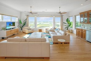 Smart TV, lettore DVD, videoteca, impianto stereo