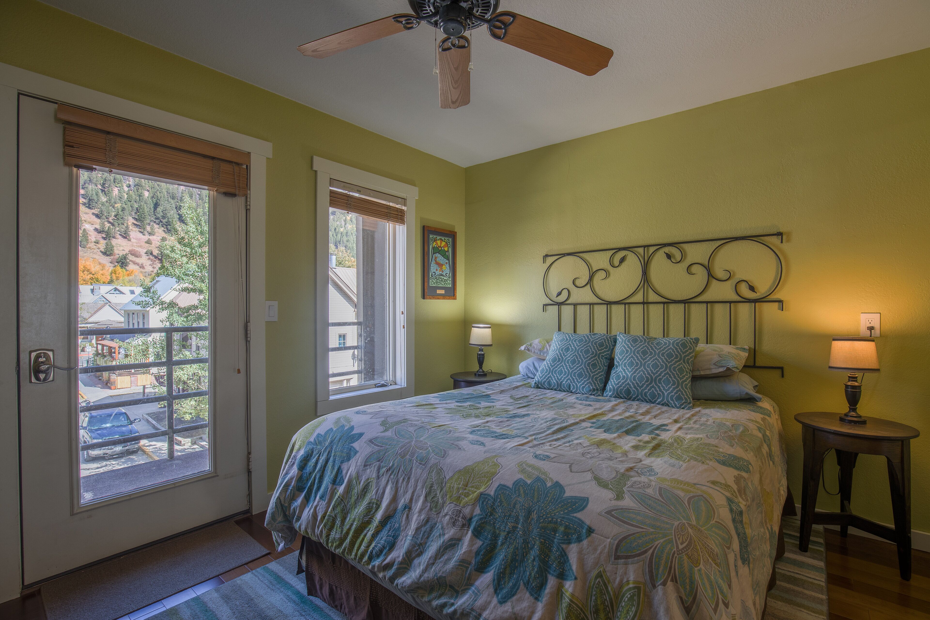 Balcony,Walk to Dining/Shopping, Steps to Chair Lift, Saline Pool/Hot tub