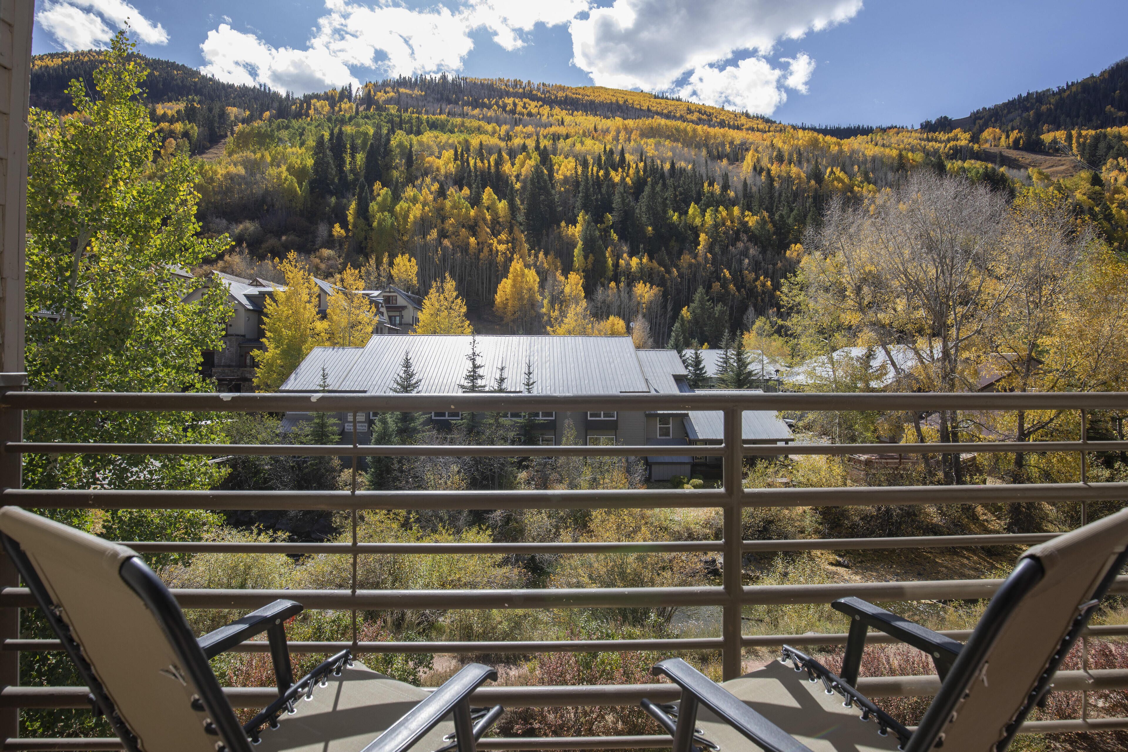 Balcony,Walk to Dining/Shopping, Steps to Chair Lift, Saline Pool/Hot tub