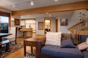 Maison, 4 chambres | Coin séjour
