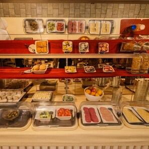 Daily buffet breakfast for a fee - Apartments Atomis Hotel Düsseldorf City (Düsseldorf)