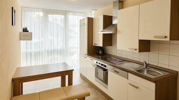 122 Apartment Madrid | In-room safe, desk, iron/ironing board, free cots/infant beds