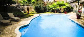 Escape it all! Private pool/hot tub. Top location!