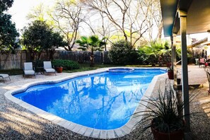 Pool - Escape it all! Private pool/hot tub. Top location! (San Antonio)