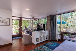 1 habitación, tabla de planchar con plancha, wifi y ropa de cama 