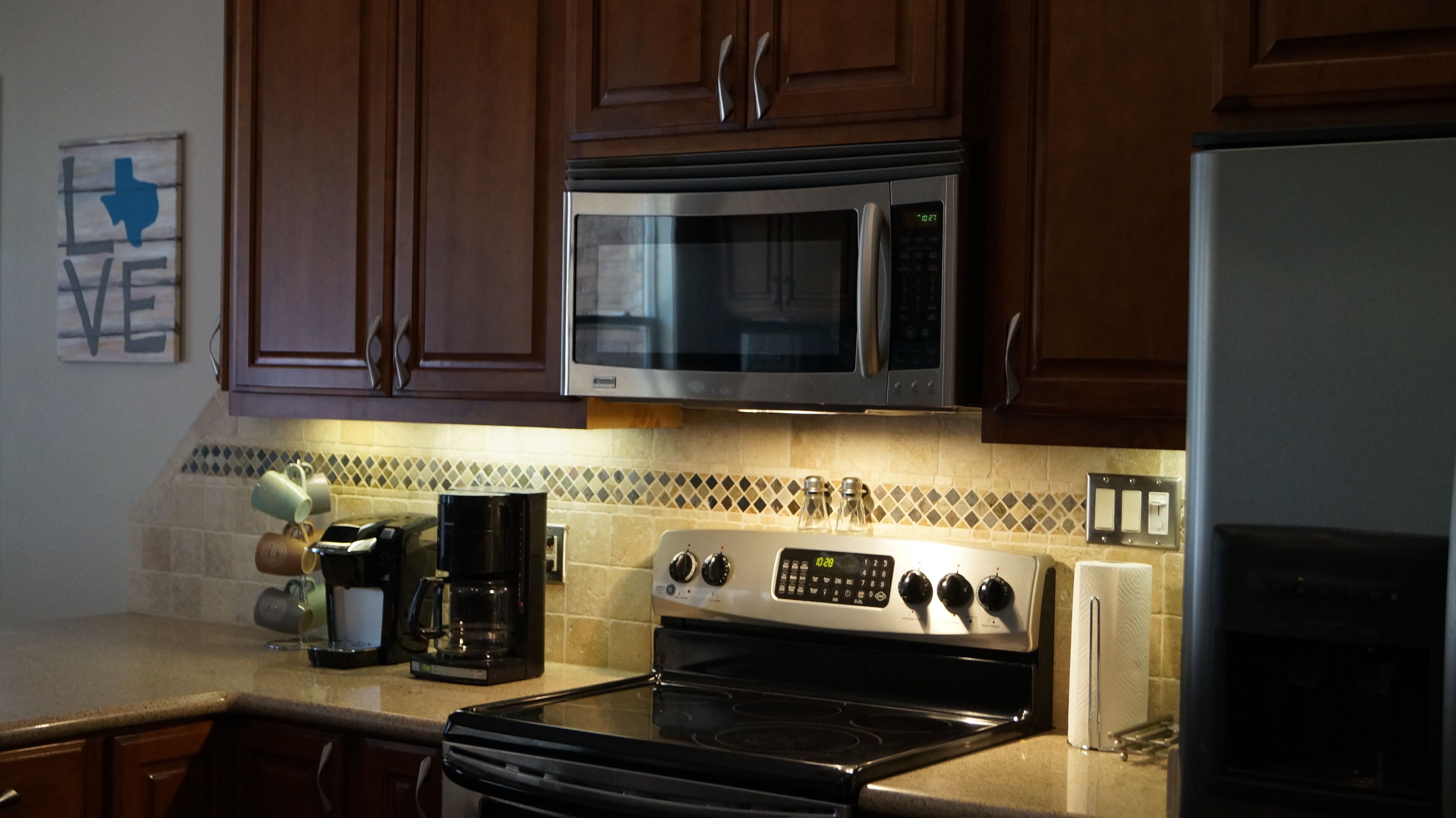 Spacious & Modern!  Luxury Lakefront Getaway!  WIFI included. NEW boat dock <br>