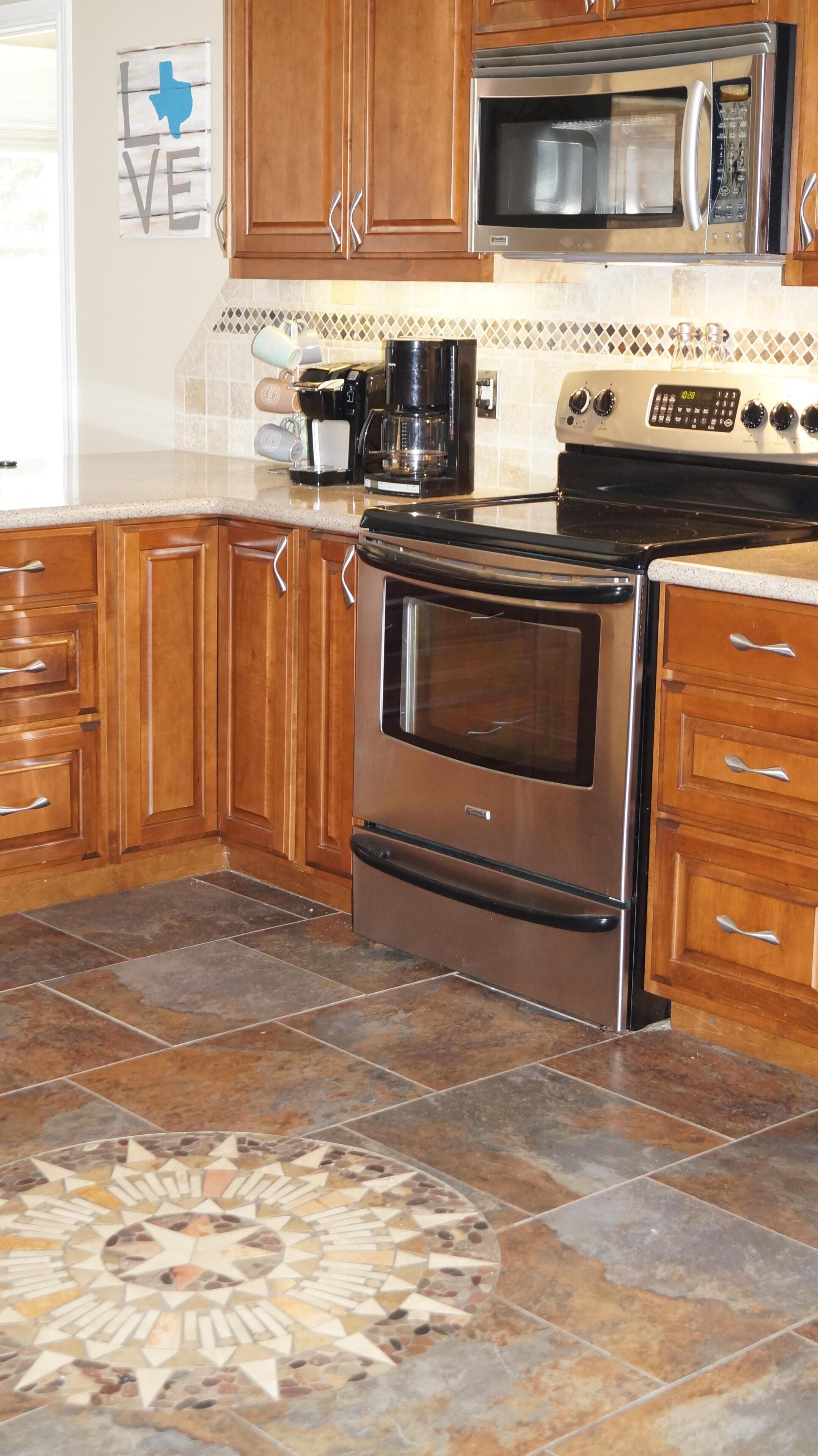 Spacious & Modern!  Luxury Lakefront Getaway!  WIFI included. NEW boat dock <br>