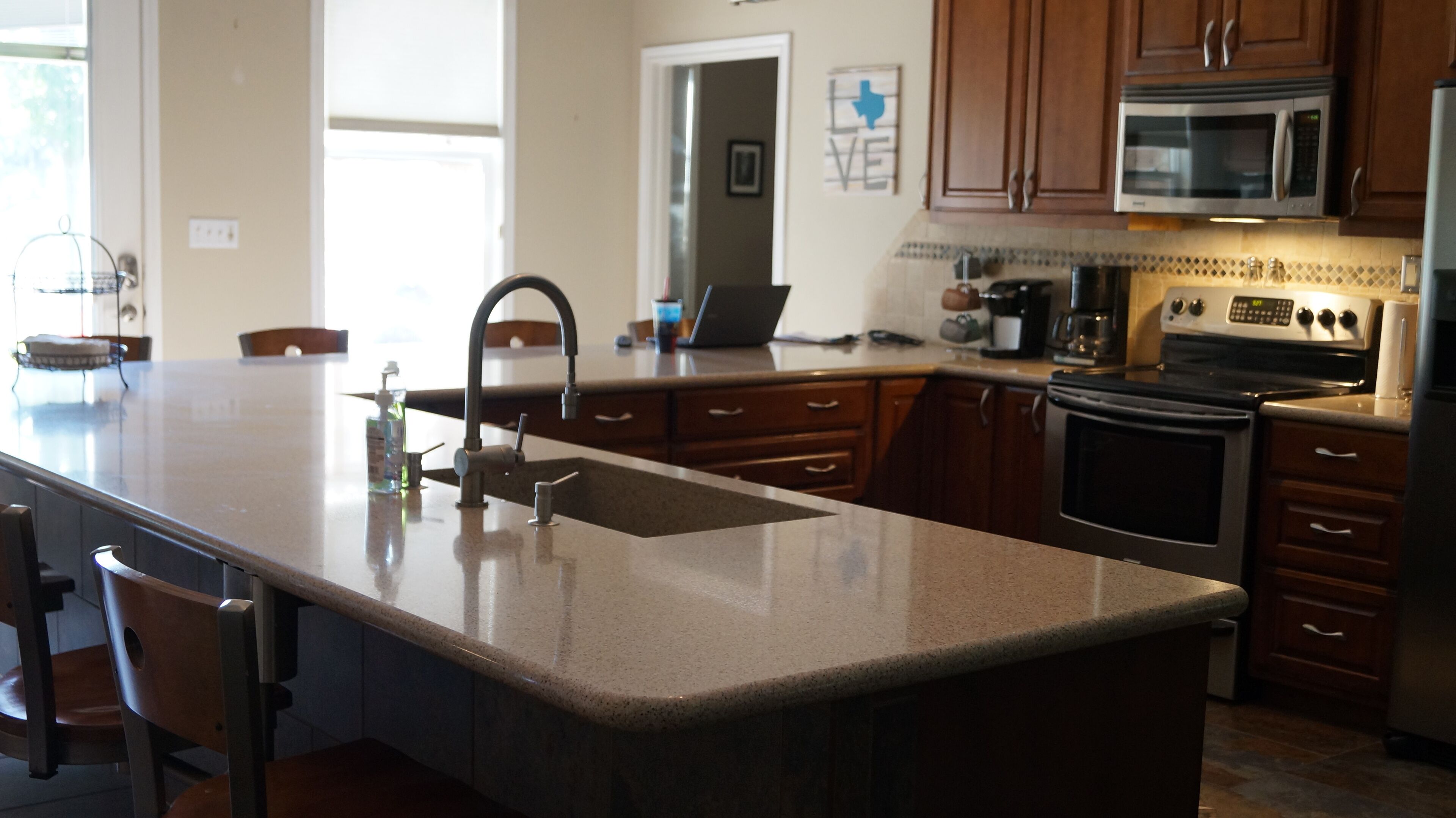 Spacious & Modern!  Luxury Lakefront Getaway!  WIFI included. NEW boat dock <br>