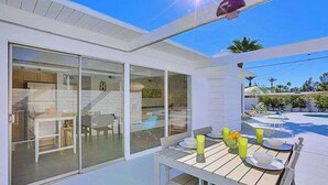 A modern house with a dining area and a pool. - A Mid-Century Modern Alexander Home Oasis (Lively Music-Themed Decor). (Palm Springs)