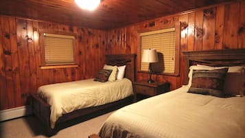 4 bedrooms, desk, travel crib, WiFi