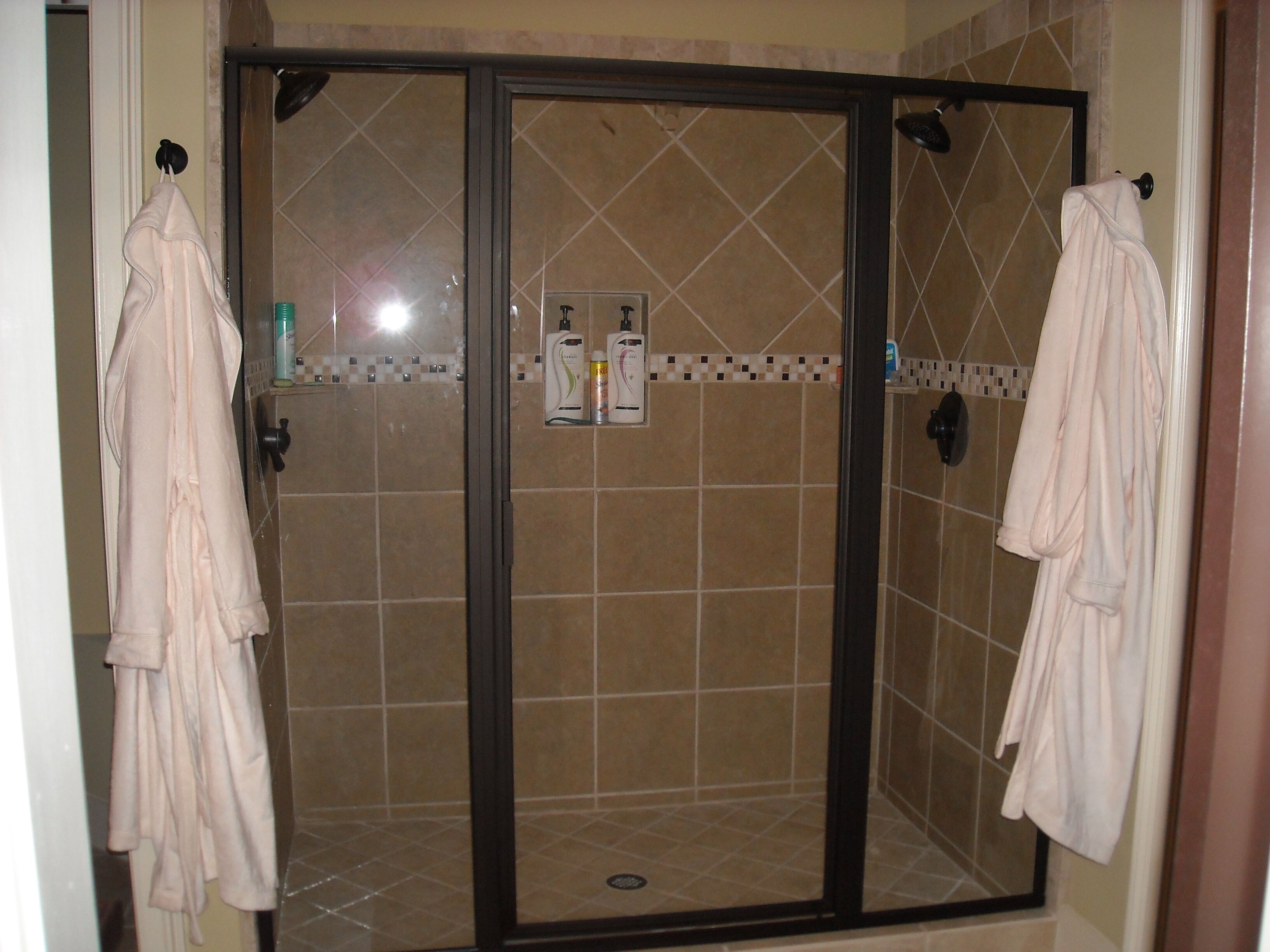 Relax in Comfort, Family Friendly, Lakefront Custom Home