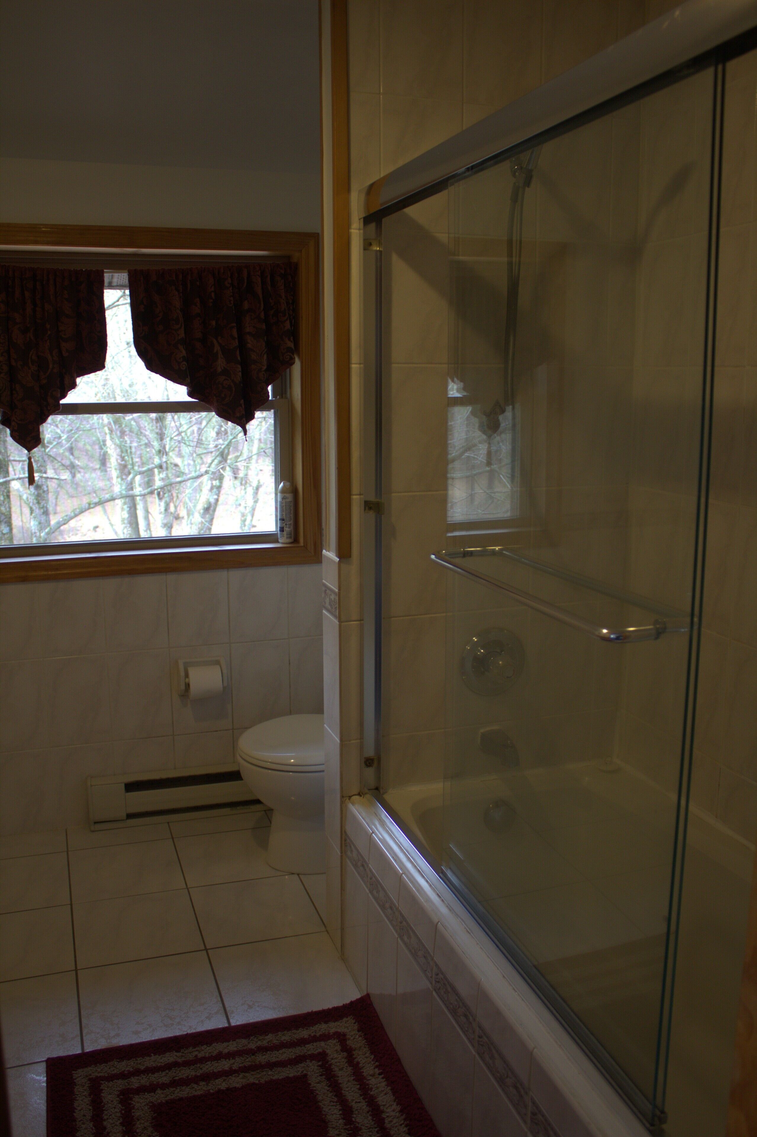 Beautiful chalet, fun w/family, friends in secluded location, ask discount 3+ Nt