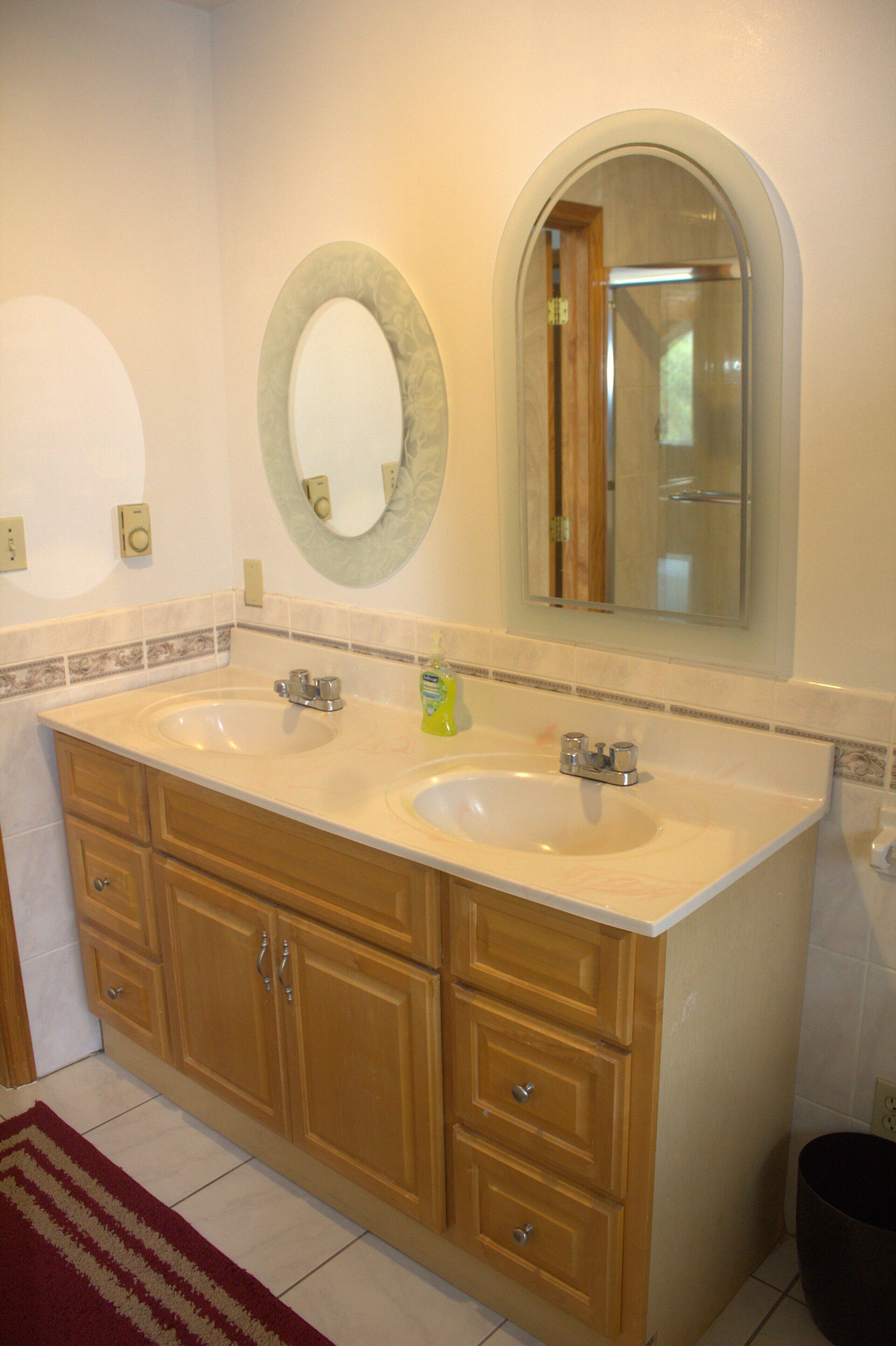 Beautiful chalet, fun w/family, friends in secluded location, ask discount 3+ Nt