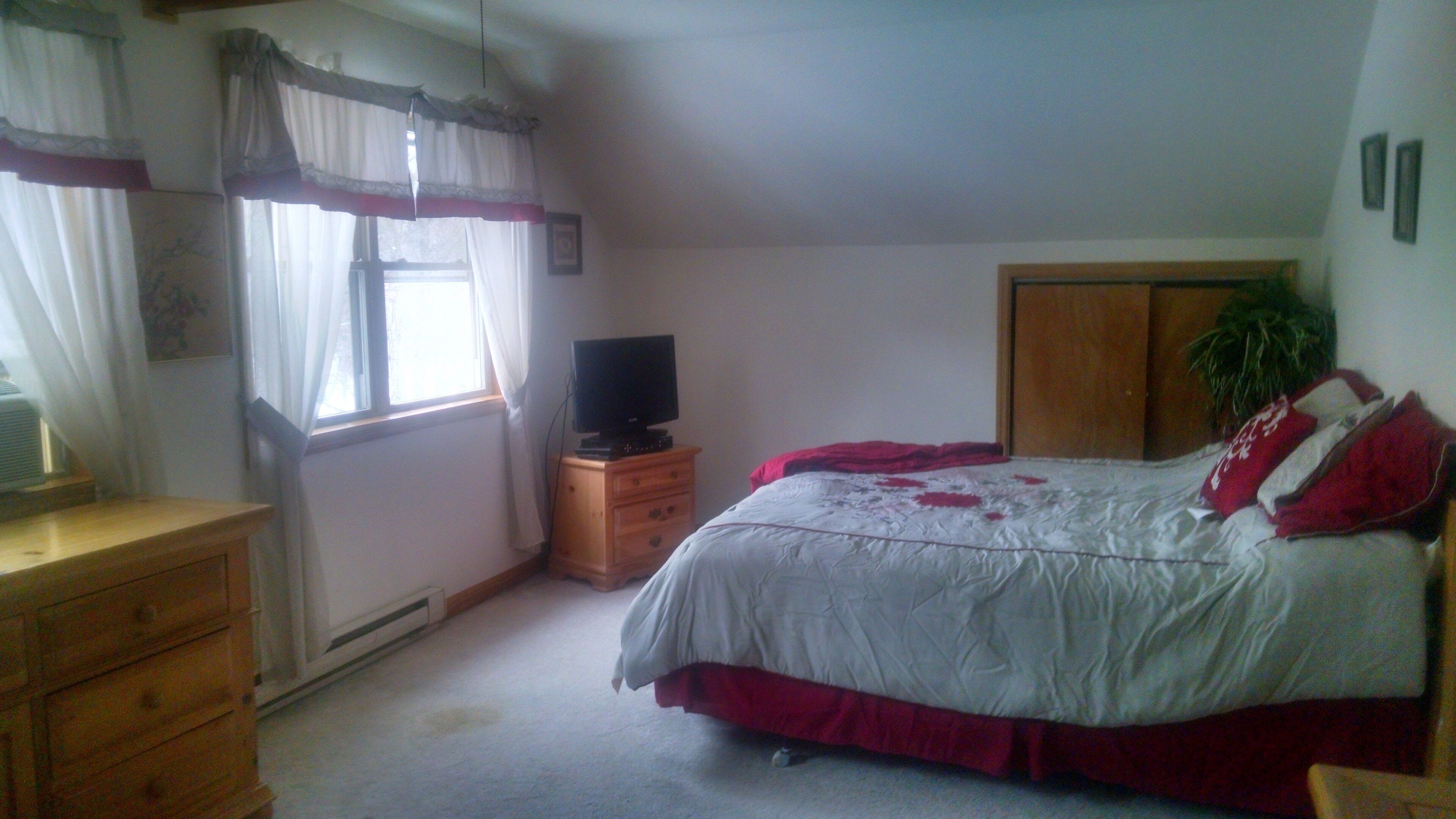 Beautiful chalet, fun w/family, friends in secluded location, ask discount 3+ Nt