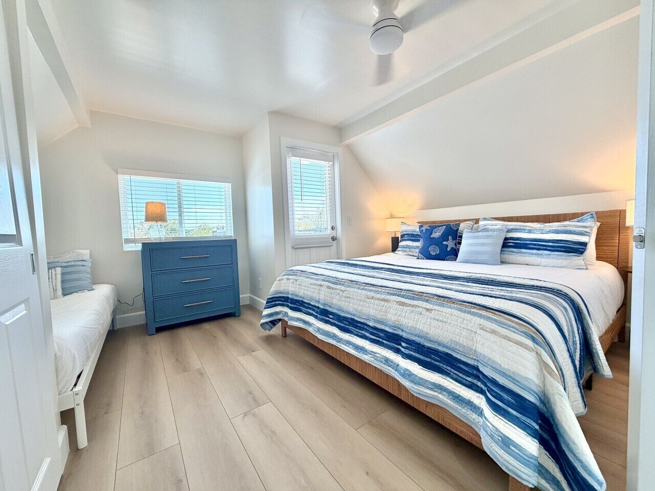 4 bedrooms, desk, iron/ironing board, travel cot