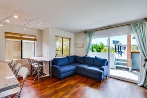 Smart TV - *2026 NEW remodel coming soon* Triton`s Castle Overlooking Beach and Bay! (San Diego)