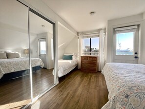 4 bedrooms, desk, iron/ironing board, travel crib