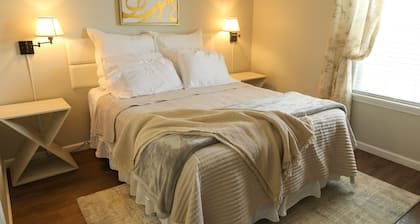 Lux 2 Bedroom 2.5 Bath / Dog Friendly 511A