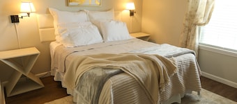 Lux 2 Bedroom 2.5 Bath / Dog Friendly 511A