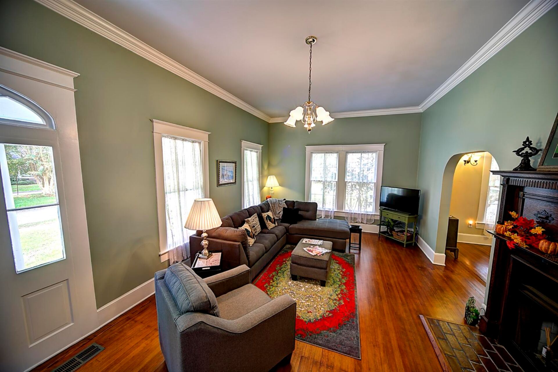 Best Kept Secret, restored 1901 Home/sleeps 10-12,Walk to Festivals, Car show 