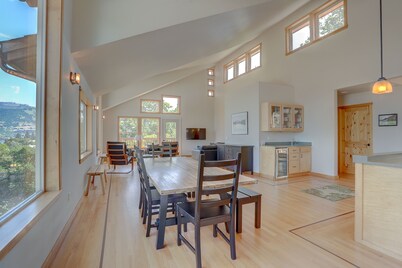 Hutson's Bridgeview **30 Day Minimum** 4 Bedroom Home by RedAwning