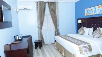 Tempur-Pedic beds, in-room safe, desk, blackout drapes