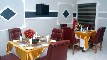 Daily English breakfast for a fee