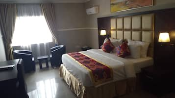 Executive Room | Katil Tempur-Pedic, peti besi dalam bilik, meja 