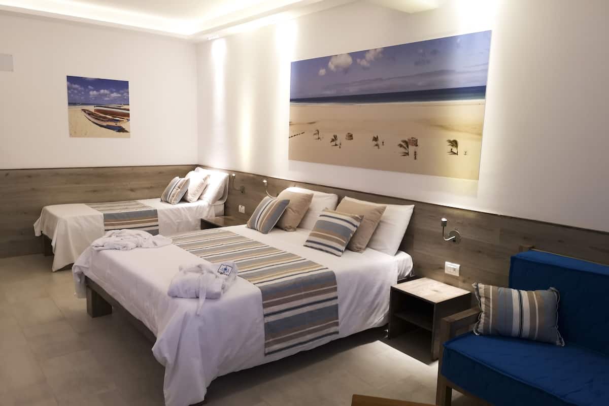 junior suite | 1 bedroom, minibar, in-room safe, desk