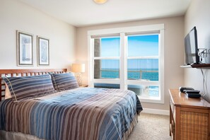 2 bedrooms, iron/ironing board, WiFi, bed sheets - Oceanfront, Hot Tub, Pool - Pacific Rim Retreat (Lincoln City)