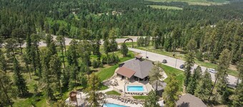 Big Sky, Garage Access, Hot tub, Wifi, Fully Paved Roads in New Development