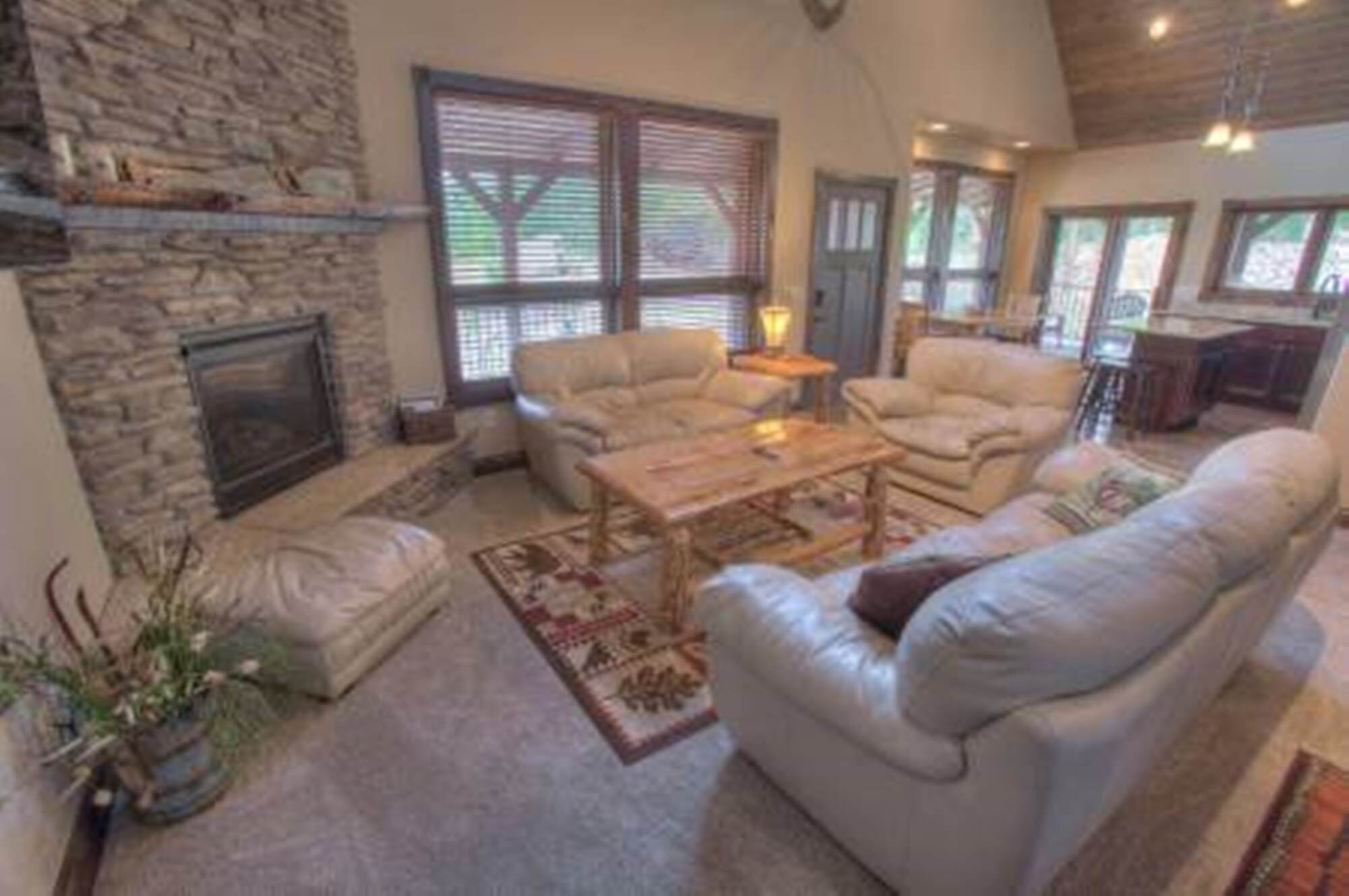 Big Sky, Garage Access, Hot tub, Wifi, Fully Paved Roads in New Development