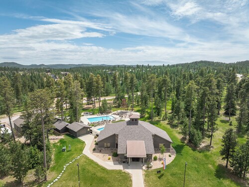 Big Sky, Garage Access, Hot tub, Wifi, Fully Paved Roads in New Development