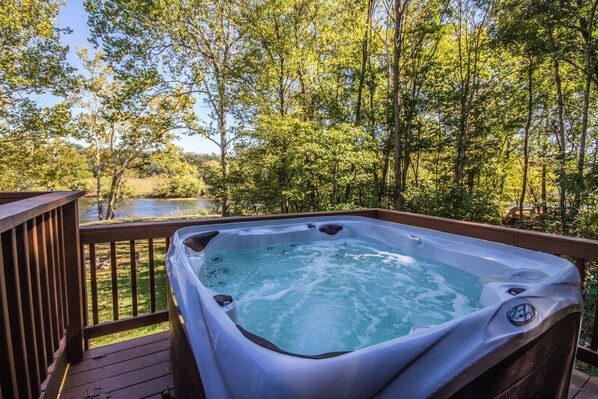 Outdoor spa tub