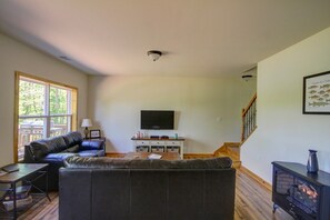 Relax in this stylish living room with a large flat-screen TV and comfortable leather sofa.