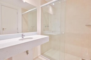 Shower, free toiletries, hair dryer, towels