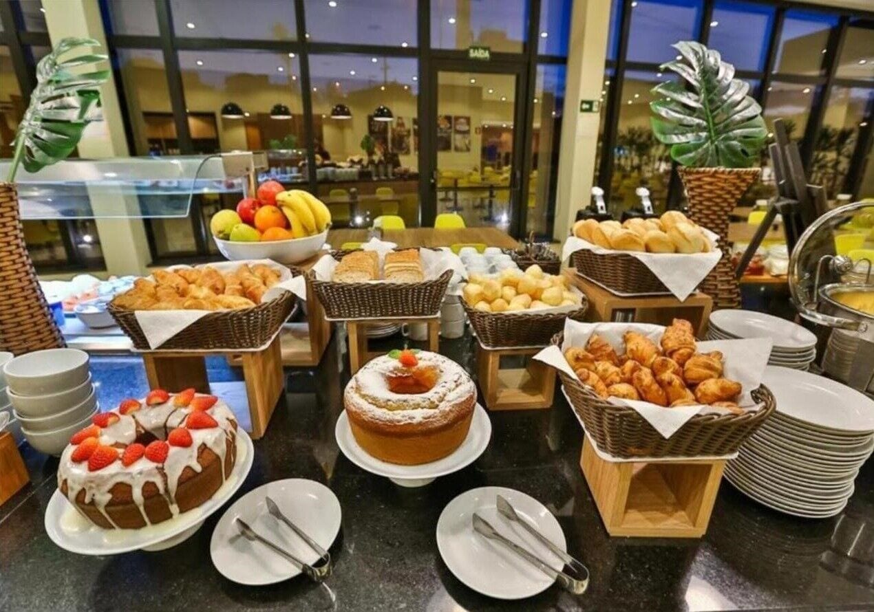 lunch and dinner served