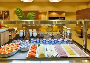 Free daily buffet breakfast 