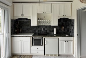 冰箱、微波炉、烤箱、炉灶