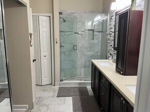 Combined shower/tub, hair dryer, towels, soap