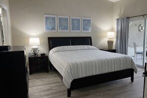 2 bedrooms, iron/ironing board, free WiFi, bed sheets - Gated Community/Lazy River/Pool/Tennis/Granite/Tile/Lanai with Kitchen (Naples)