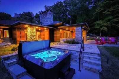Luxuriant Frank Lloyd Wright Inspired Accommodations--The Dream House