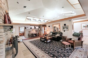 TV, fireplace, DVD player, books