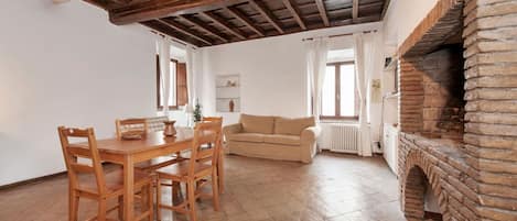 Appartement, 1 chambre | Coin séjour | Télévision à écran plat