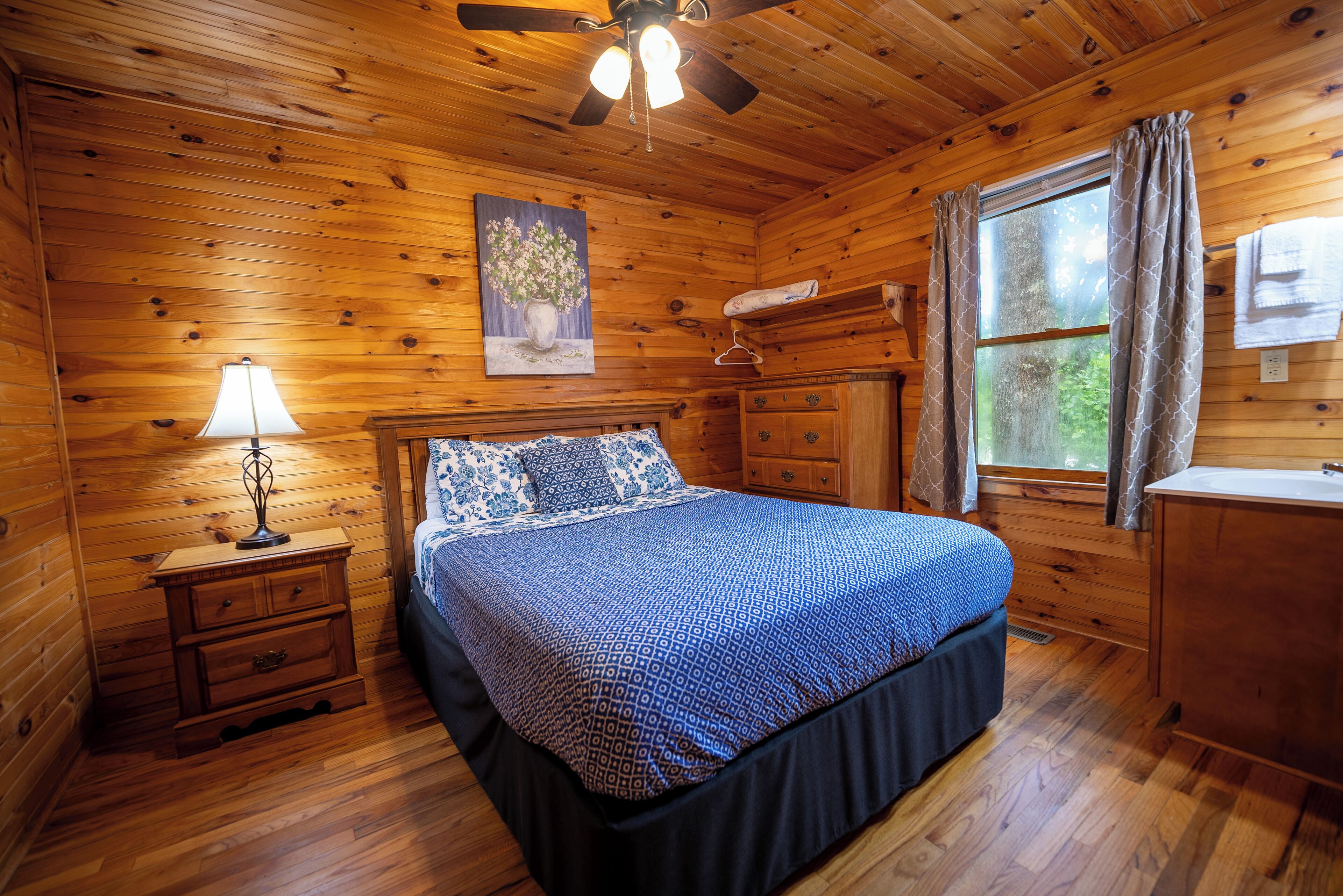 2 slaapkamers, een strijkplank/strijkijzer, gratis wifi, beddengoed