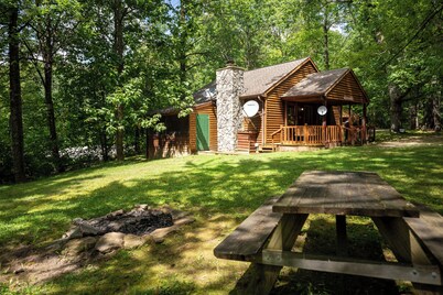 Mountaineer Cabin 3 - Hot Tub & Fireplace close to New River Gorge National Park
