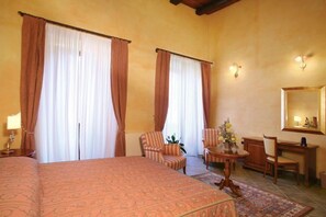 In-room safe, desk, soundproofing, cribs/infant beds - Palazzo Marzano (Briatico)